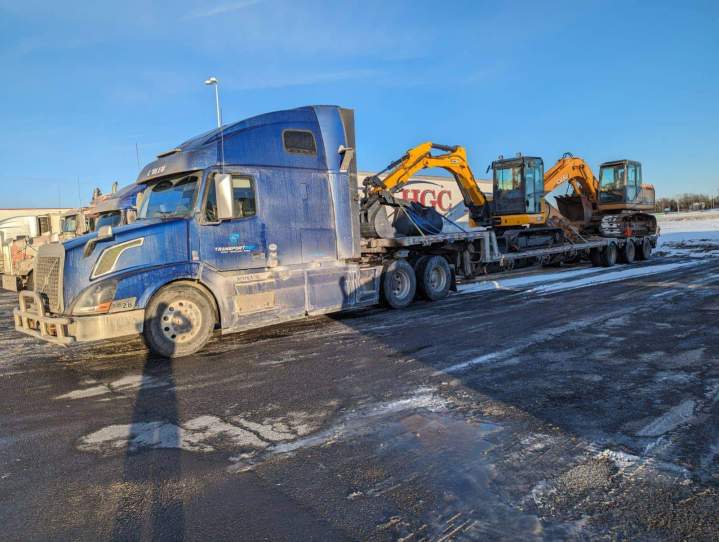 Transport pelles mécaniques Saint-Nicolas